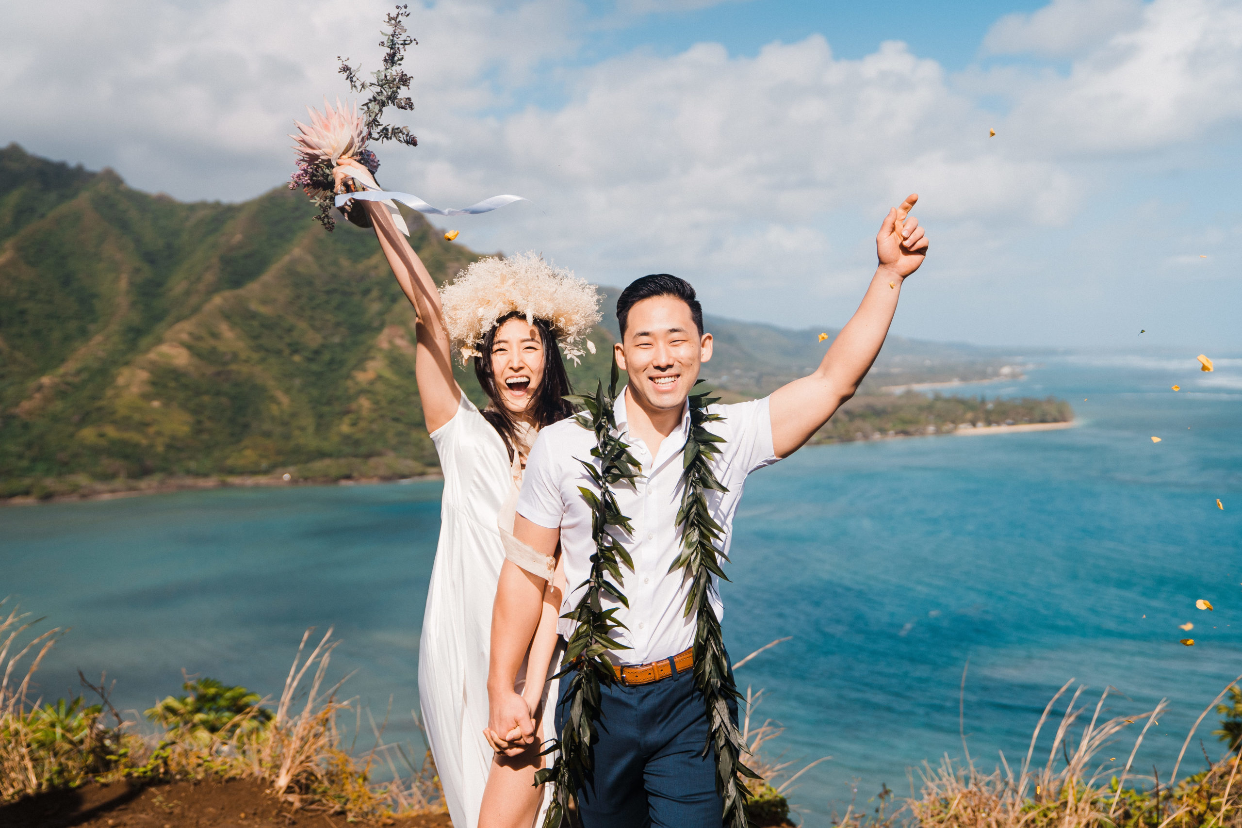 crouching lion hike oahu elopement