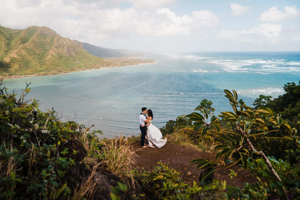 crouching lion hike oahu elopement