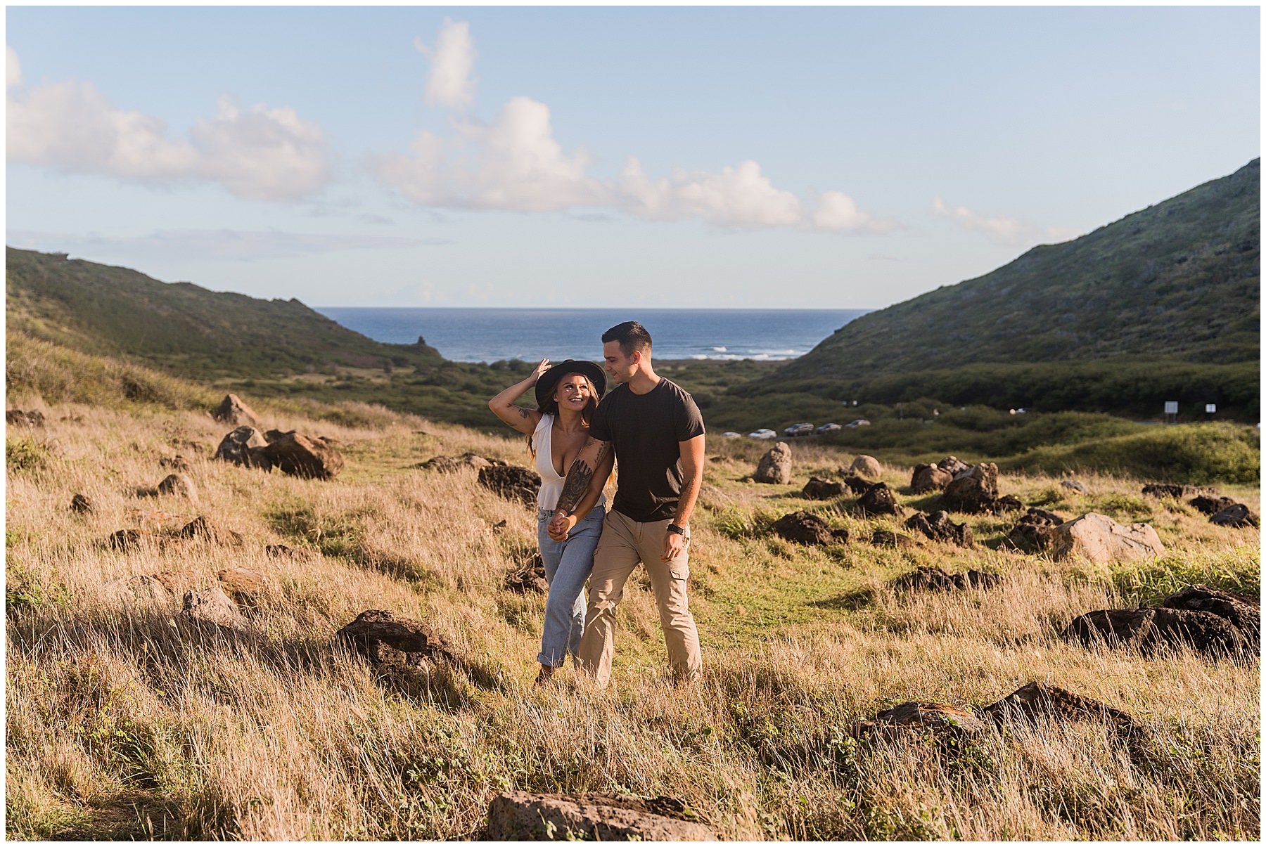 couple taking anniversary photos in Hawaii