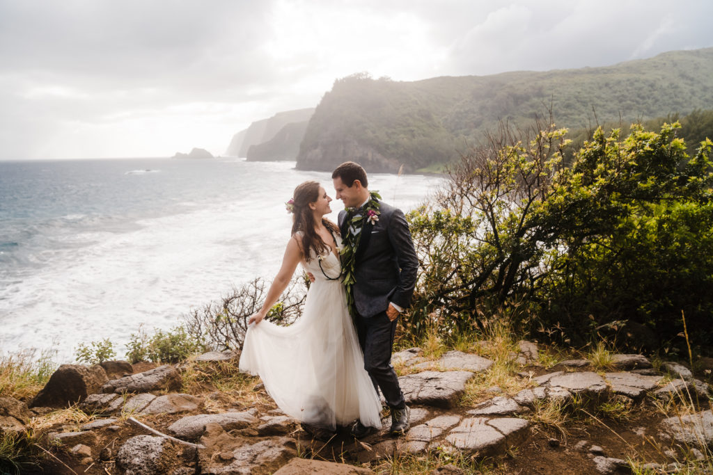 hawaii elopement pololu valley hike