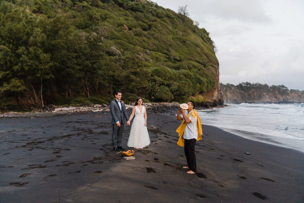 pololu valley black sand beach elopement