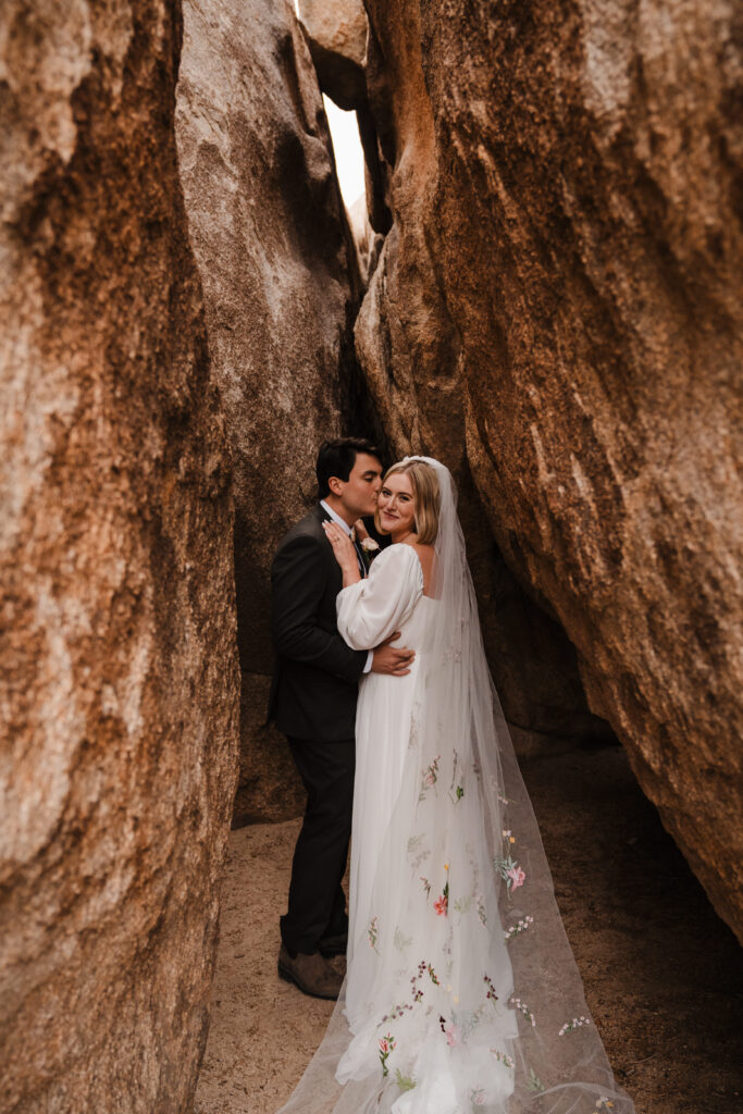 elopement couple in joshua tree park